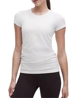 Lululemon Swiftly Tech Short Sleeve 2.0 Shirt - in Crisp White - Size 4 - EUC!!